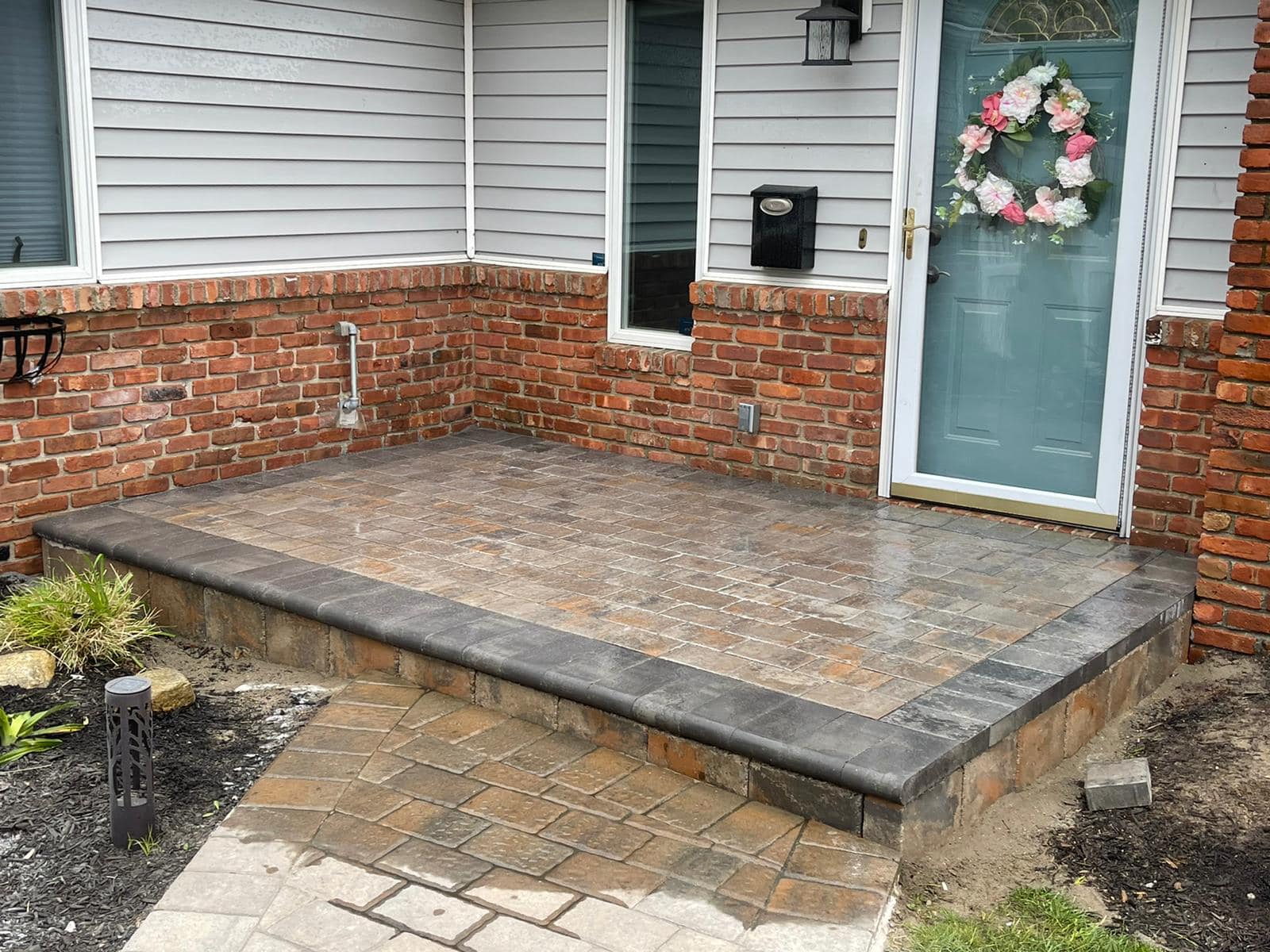 Stoop with cultured stone veneer riser wall — Smithtown, NY