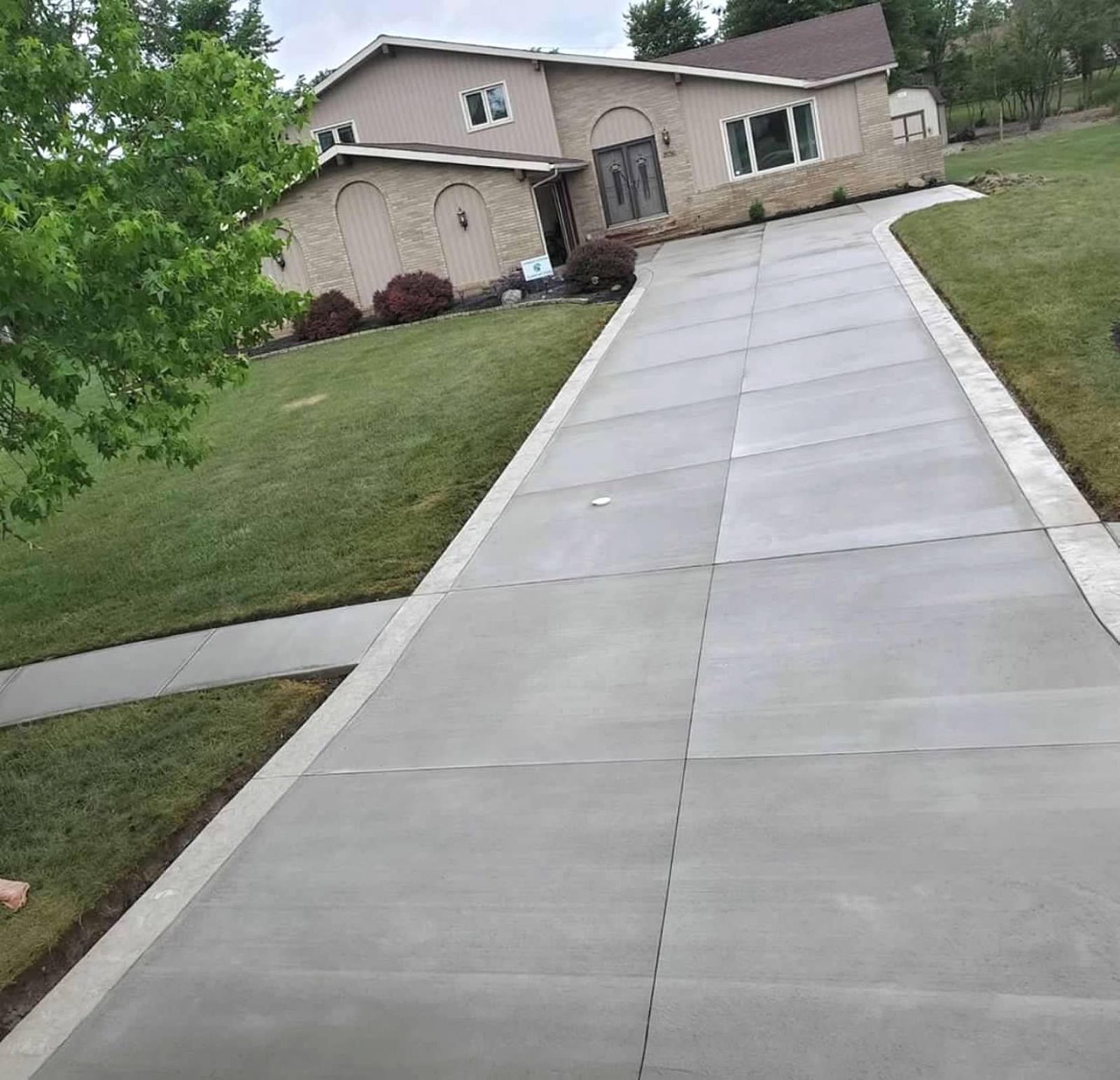 Poured concrete driveway and walkway with clean joints